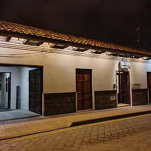 Calle Angosta ** Cuenca